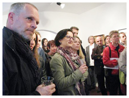 Galerie Sandpeck Wien zeitgenössische österreichische Kunst Kultur Wirtschaft Veranstaltungslokal Pop-up-Store Mietgalerie Florianigasse Josefstädter Straße 1080 kaufen mieten Werkpräsentation Ausstellung Vernissage bildende gestaltende KünstlerInnen GrafikerInnen FotografInnen KunsthandwerkerInnen angewandten Kunst Gebrauchskunst DesignerInnen ErwachsenenbildnerInnen KursleiterInnen TrainerInnen Menschen Fachwissen Kompetenzen Wissen Können interessierten Menschen AutorInnen LiteratInnen DichterInnen LyrikerInnen SchriftstellerInnen JournalistInnen MusikerInnen AlleinunterhalterInnen Ausstellungsräume Kursräume Seminarraum geschlossene Veranstaltungen Fest privaten Rahmen Übungsraum MusikerInnen Treffpunktregelmäßige Gruppen Trainingsgruppe Kunstwerke Kunstmarkt Kunst mieten Mietkunst Ausstellungszeit Programm Kunstverleihs  Kunstinteressenten Unterstützer KunstsammlerIn Autoren Verlage Vermarktung Marketing Kommunikationsstrategien Presse Öffentlichkeitsarbeit Konzepte Printmedien Onlinemedien künstlerischen Arbeit Ausstellungsorganisation Pressemitteilungen Onlineplattformen gewinnbringender Webseiten Künstlerhompage Künstlerberatung Performances Veranstaltungskalender Kunstkalender  Kunsthandwerksmarkt Weihnachtsmarkt Christkindlmarkt Adventmarkt