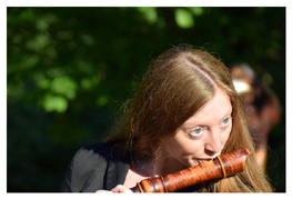 Paola Picazo Tanz Iulia Grigorie Didgeridoo Fujara
Mara Kolibri Stimme Silvia Mayer Gedichte Stimme Angelina Ertel Flöten Bernadette Zeilinger Blockflöten Pinkullo Galerie Sandpeck Wien 8 Josefstadt Mietgalerie österreichische zeitgenössische Kunst Kultur bildende gestaltende KünstlerInnen FotografInnen DesignerInnen Ausstellung Vernissage Finissage Weihnachtsmarkt Adventmarkt Kunstmarkt Kunstsupermarkt Kunsthandwerksmarkt Christkindlmarkt Galerie Sandpeck Design Adventmarkt 2018 Wien Josefstadt Gegenwartskunst zeitgenössische moderne österreichische Mietgalerie Kunst Kultur Wirtschaft Veranstaltungslokal Kunstkalender Veranstaltungsprogramm Pop-up-Store Seminarraum Übungsraum Kursräume Trainingsraum mieten Mietgalerie Florianigasse Josefstädter Straße 1080 kaufen mieten Werkpräsentation Ausstellung Vernissage bildende gestaltende KünstlerInnen GrafikerInnen FotografInnen KunsthandwerkerInnen angewandten Kunst Gebrauchskunst DesignerInnen offene Singrunde ErwachsenenbildnerInnen KursleiterInnen TrainerInnen Menschen Fachwissen Kompetenzen Wissen Können interessierten Menschen AutorInnen LiteratInnen DichterInnen LyrikerInnen SchriftstellerInnen JournalistInnen MusikerInnen AlleinunterhalterInnen Ausstellungsräume geschlossene Veranstaltungen Fest privaten Rahmen MusikerInnen Treffpunkt regelmäßige Gruppen Trainingsgruppe Kunstwerke Kunstmarkt Kunst mieten Mietkunst Ausstellungszeit Programm Kunstverleihs  Kunstinteressenten Unterstützer KunstsammlerIn Autoren Verlage Vermarktung Marketing Kommunikationsstrategien Presse Öffentlichkeitsarbeit Konzepte Printmedien Onlinemedien künstlerischen Arbeit Ausstellungsorganisation Pressemitteilungen Onlineplattformen gewinnbringender Webseiten Künstlerhompage Künstlerberatung Performances Veranstaltungskalender Kunsthandwerksmarkt Weihnachtsmarkt Christkindlmarkt Adventmarkt