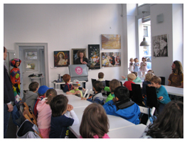 Kinder Recycling Workshop Kindergartenkinder VolksschülerInnen Kinder Regina Lustig Galerie Sandpeck Wien Veranstaltungsprogramm Kulturkalender zeitgenössische österreichische Kunst Kultur Wirtschaft Veranstaltungslokal Pop-up-Store Mietgalerie Florianigasse Josefstädter Straße 1080 kaufen mieten Werkpräsentation Ausstellung Vernissage bildende gestaltende KünstlerInnen GrafikerInnen FotografInnen KunsthandwerkerInnen angewandten Kunst Gebrauchskunst DesignerInnen ErwachsenenbildnerInnen KursleiterInnen TrainerInnen Menschen Fachwissen Kompetenzen Wissen Können interessierten Menschen AutorInnen LiteratInnen DichterInnen LyrikerInnen SchriftstellerInnen JournalistInnen MusikerInnen AlleinunterhalterInnen Ausstellungsräume Kursräume Seminarraum geschlossene Veranstaltungen Fest privaten Rahmen Übungsraum MusikerInnen Treffpunktregelmäßige Gruppen Trainingsgruppe Kunstwerke Kunstmarkt Kunst mieten Mietkunst Ausstellungszeit Programm Kunstverleihs  Kunstinteressenten Unterstützer KunstsammlerIn Autoren Verlage Vermarktung Marketing Kommunikationsstrategien Presse Öffentlichkeitsarbeit Konzepte Printmedien Onlinemedien künstlerischen Arbeit Ausstellungsorganisation Pressemitteilungen Onlineplattformen gewinnbringender Webseiten Künstlerhompage Künstlerberatung Performances Veranstaltungskalender Kunstkalender  Kunsthandwerksmarkt Weihnachtsmarkt Christkindlmarkt Adventmarkt