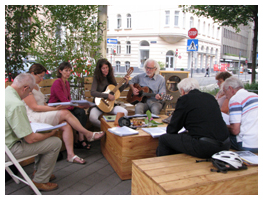 Offene Mittwoch-Singrunde Galerie Sandpeck Wien 8 Verein zur Förderung von Kunst, Kultur und Wirtschaft übersiedelt Juli Wohnzimmer am Uhlplatz  Offene Singrunde Chor Singen musizieren Karaoke Gesang Musik Vokal Offinger Nadja Galerie Sandpeck Wien Florianigasse 75 Ecke Uhlplatz Mietgalerie zeitgenoessische Kunst Lebensenergie Kinder Recycling Workshop Kindergartenkinder VolksschülerInnen Kinder Regina Lustig Galerie Sandpeck Wien Gegenwartskunst Veranstaltungsprogramm Kulturkalender zeitgenössische österreichische Kunst Kultur Wirtschaft Veranstaltungslokal Pop-up-Store Mietgalerie Florianigasse Josefstädter Straße 1080 kaufen mieten Werkpräsentation Ausstellung Vernissage bildende gestaltende KünstlerInnen GrafikerInnen FotografInnen KunsthandwerkerInnen angewandten Kunst Gebrauchskunst DesignerInnen ErwachsenenbildnerInnen KursleiterInnen TrainerInnen Menschen Fachwissen Kompetenzen Wissen Können interessierten Menschen AutorInnen LiteratInnen DichterInnen LyrikerInnen SchriftstellerInnen JournalistInnen MusikerInnen AlleinunterhalterInnen Ausstellungsräume Kursräume Seminarraum geschlossene Veranstaltungen Fest privaten Rahmen Übungsraum MusikerInnen Treffpunktregelmäßige Gruppen Trainingsgruppe Kunstwerke Kunstmarkt Kunst mieten Mietkunst Ausstellungszeit Programm Kunstverleihs  Kunstinteressenten Unterstützer KunstsammlerIn Autoren Verlage Vermarktung Marketing Kommunikationsstrategien Presse Öffentlichkeitsarbeit Konzepte Printmedien Onlinemedien künstlerischen Arbeit Ausstellungsorganisation Pressemitteilungen Onlineplattformen gewinnbringender Webseiten Künstlerhompage Künstlerberatung Performances Veranstaltungskalender Kunstkalender  Kunsthandwerksmarkt Weihnachtsmarkt Christkindlmarkt Adventmarkt 